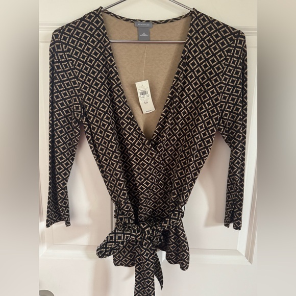 Ann Taylor Tops - Ann Taylor V Neck top